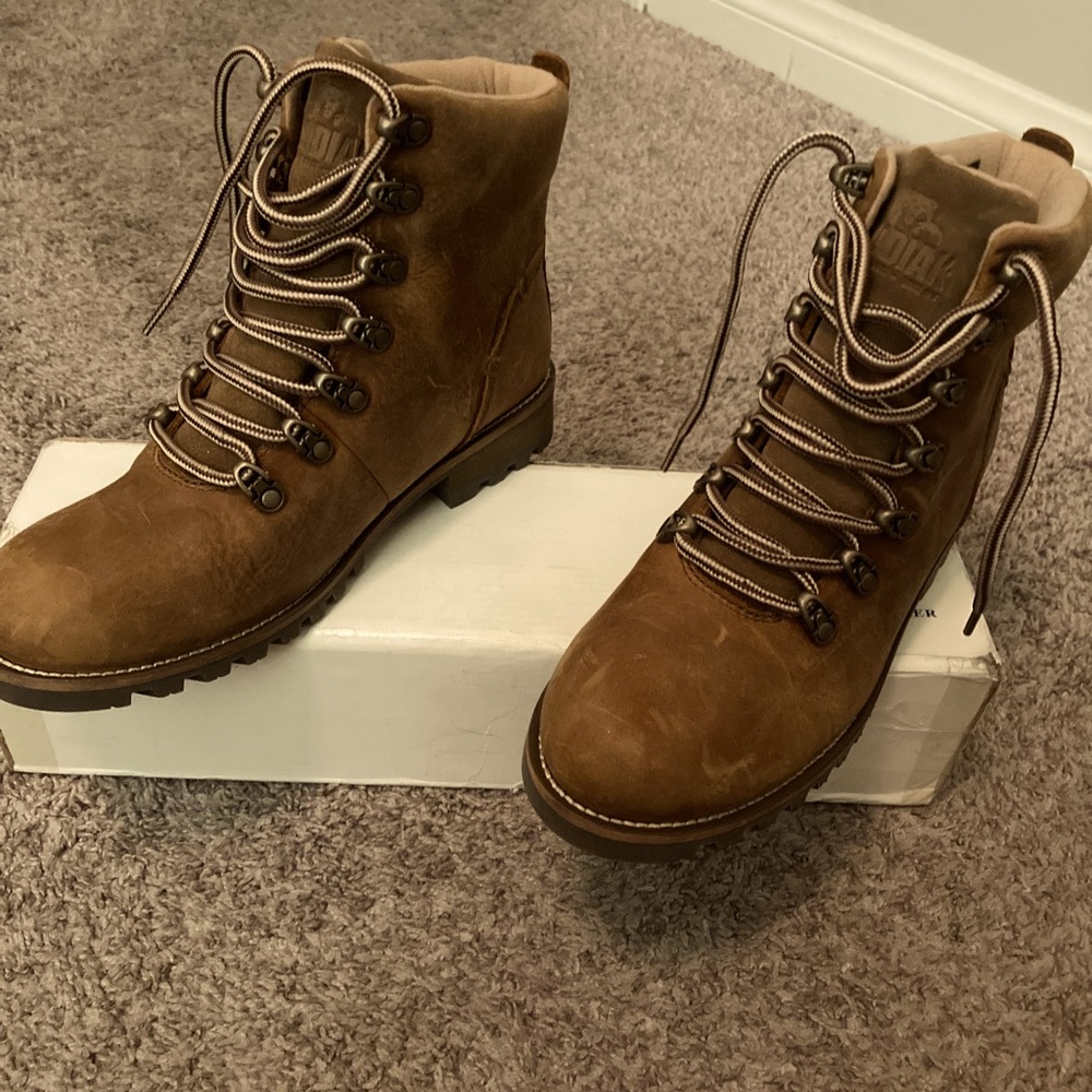 Women’s 8M kodiak waterproof boots